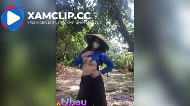 E học sinh love 11 ra sau vườn đái bậy rồi nhảy show lồn thủ dâm