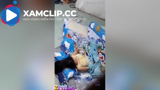 Thg a súc vật, Quay lén con e ruột xem sex móc lồn xong lén chạy ra để đe doạ