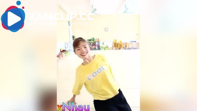 Cô giáo mầm non show hàng 14