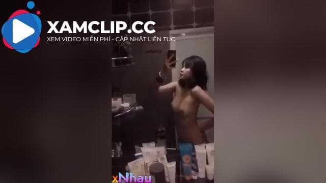 Đang nhảy khiêu dâm thì mẹ ruột vào và cái kết, Con lmj v thủ dâm bắn nước