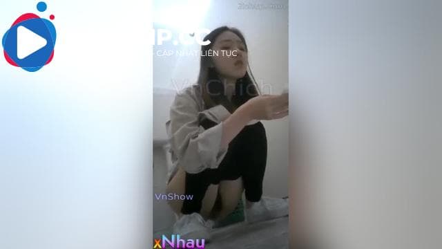 Quay lén mấy e học sinh china đi đái nhưng đen bị phát hiện