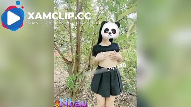 E gái show vú nơi công cộng bị phát hiện và cái kết