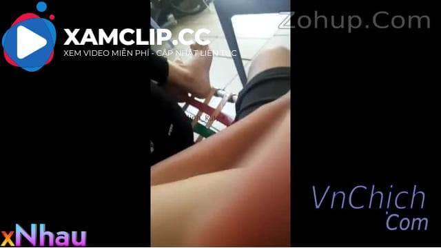 Bạo vl, E gái sục cu cho ny tại quán cafe đông khách