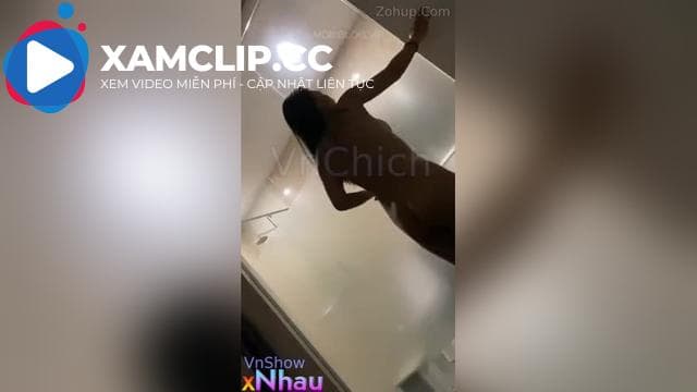 Để bé học sinh đi tắm trước khi bắt đầu giao phối thì lại bị phát hiện