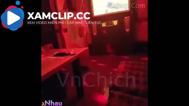 Book e học sinh nhảy khiêu dâm xong nứng quá địt tập thể trong Karaoke luôn
