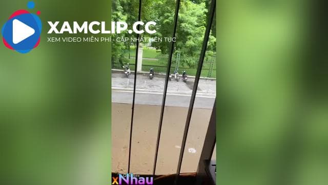 Vạch buồi người yêu sục giữa quán cafe trong khi có thanh niên đang ngồi gần #1