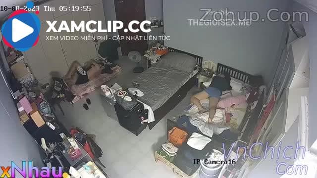 Loạn luân, Thg a lén đút cu vào lồn con e gái khi mẹ ruột ngủ trưa trên giường