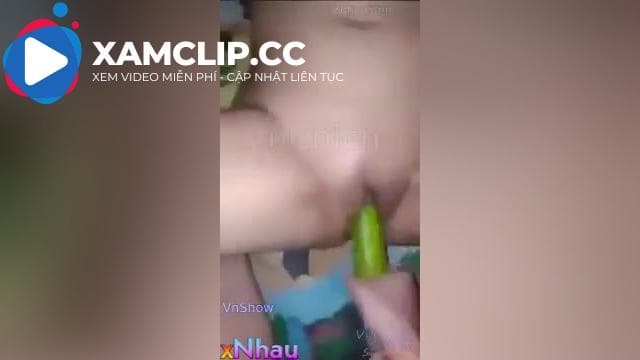 Loạn luân, Thg a lén địt con e họ ngủ mà nó ngủ say quá bị nhét dưa chuột mà kobt