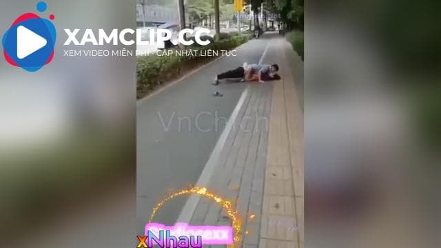 E gái bị hiếp dâm giữa đường vắng xong nằm giữa đường lại bị bác tài ngang qua hiếp