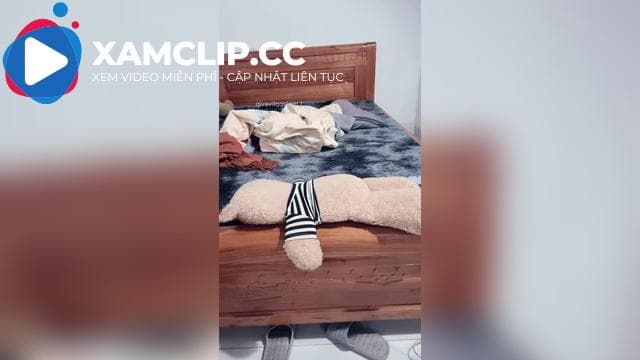 Hoakoy tụt quần khoe bướm để lộ body ngon mượt trong chiếc quần bó