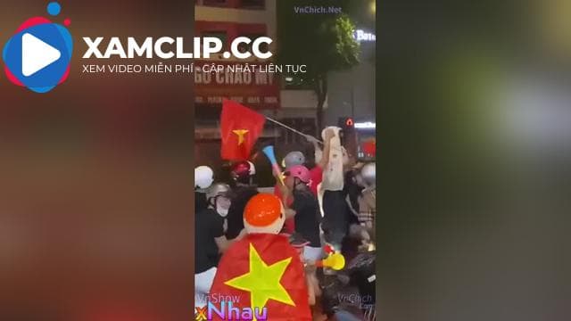 Tổng hợp các clip gái xinh đi bão vạch lồn show vú trên đường