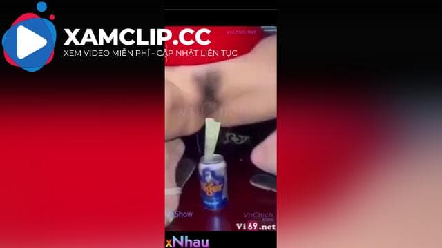 Mấy a gái ở quán bar nhận tiền tip bằng lồn r đái vào cốc cho khách siêu dâm