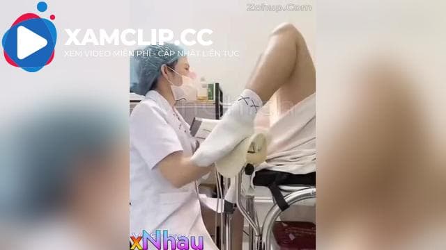 Đi khám lồn mà bị cô y tá móc nên bắn hết nước vào mặt