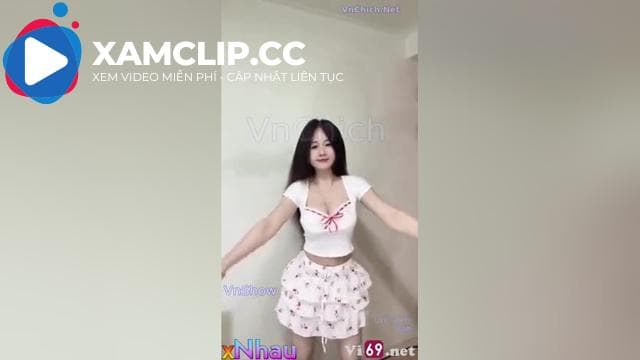 Hot tiktoker, E gái nuốt tinh khẩu dâm quên tắt live bị fan réo rầm rộ