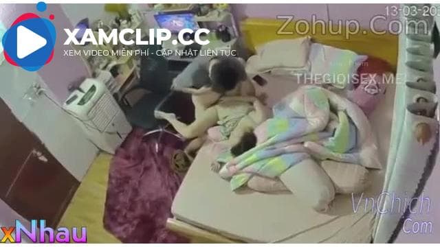 Đg chs game mà bị chị họ vạch lồn ra nên nhét chim địt chị họ luôn