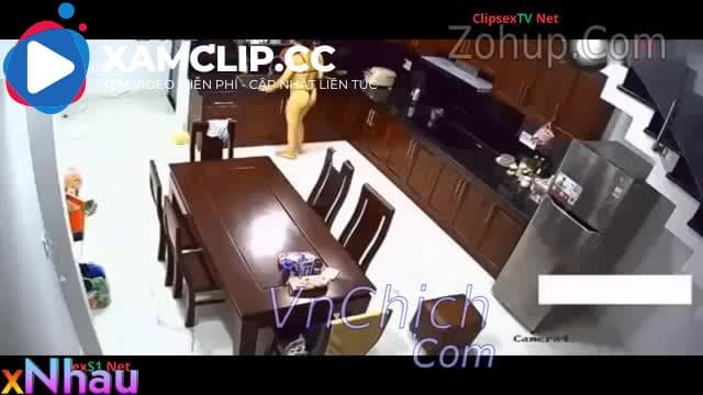 Hack camera, Chị họ thả rông nấu ăn xong ngồi lên bàn thủ dâm bắn nước