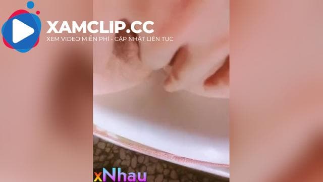 Vô tình được em bé lồn ngon gạ địt