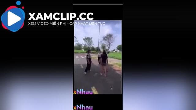 Đánh ghen e gái cấp Two bị đánh hội đầu lột đồ giữa phố thọc lồn