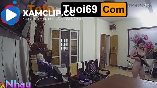Clip: Hack cam em gái vú to thả rông ở nhà (2)