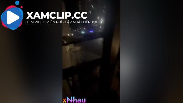 Cực phẩm bé sinh viên Văn Lang siêu chubby . Địt em từ giường ra đến ban công khách s
