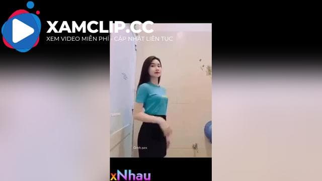 Bé nhân viên Điện máy xanh show bướm cho ny xem trong toilet công ty 2
