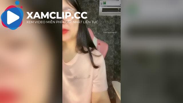 Idol Ly Xù dâm dãng muốn được các anh nhét cặc vào mồm