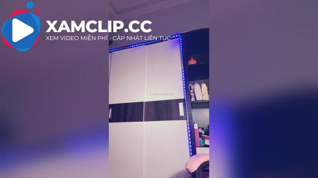 Bé Kem không thích kem, chỉ thích mút xúc xích 20cm