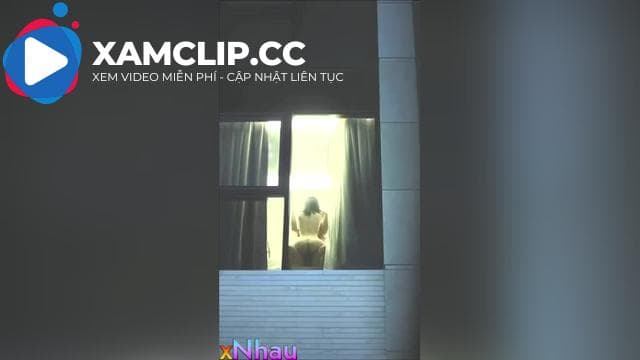 Bị thằng bạn trai lừa đeo bịt mắt chịch trước cửa kính phần 2