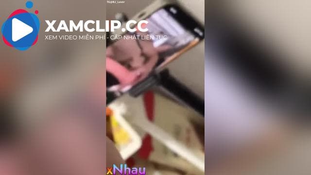 Vãi thiệt chứ Vừa đụ vừa gọi video cho mẹ ruột