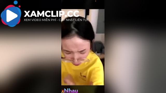 Qua nhà bà Gì mà bả cứ rên đòi bú cặc