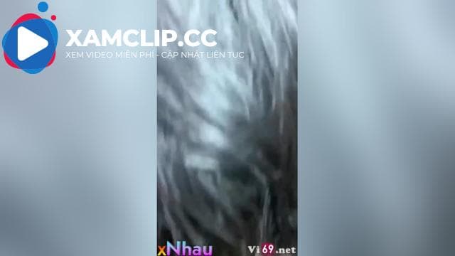 Cô bạn thân đang tắm mở cửa vào quay bị mắng quá trời