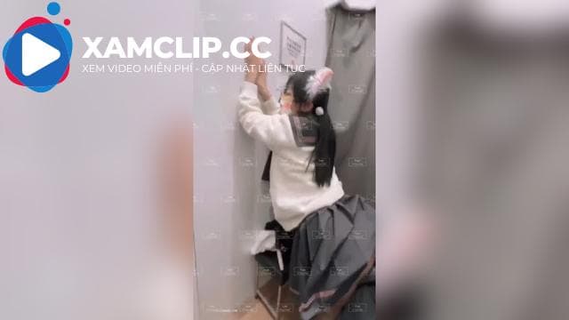 Doggy nữ sinh cosplay cô hầu gái Nhật mông cong thích đụ