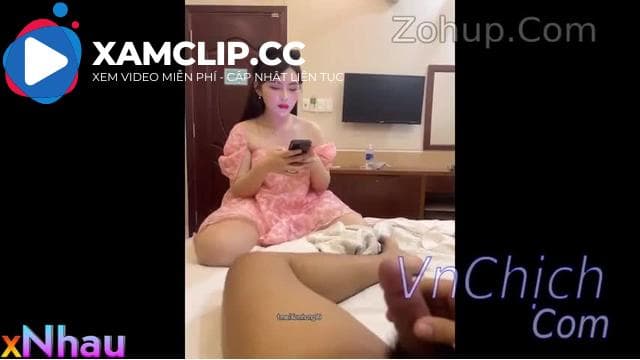 Dì ruột thì xem điện thoại, Thg cháu thì sục, Loạn luân gia đình