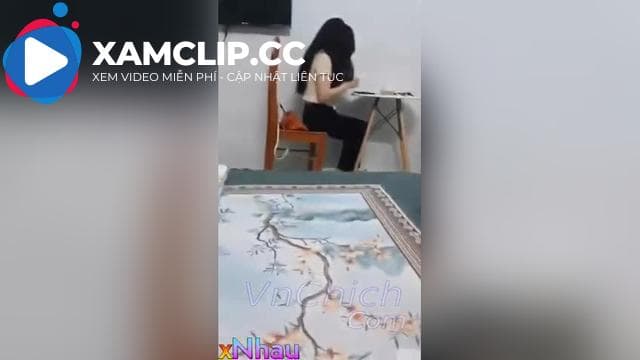 Học bài cx ko yên, thg e cứ ngồi sục ko chú tâm được nên đè ra địt