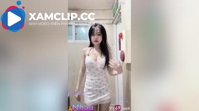 Siêu phẩm vú căng mộng thủ dâm bắn nước thì bị mẹ phát hiện