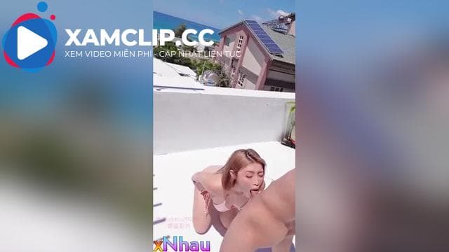 Lên mái nhà vừa phơi nắng vừa bú cặc