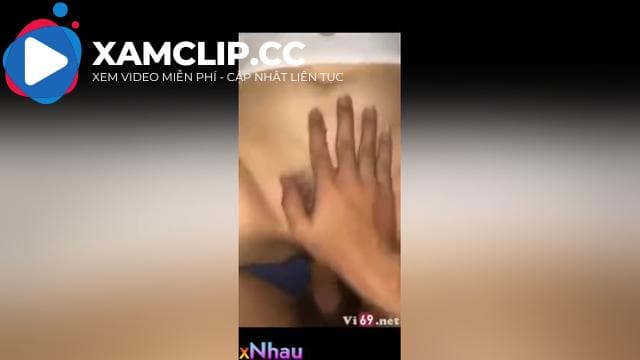 Vừa địt vừa se lồn e lm e đái ướt hết chim cay vlon, lại còn bị bắt vét máng