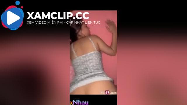 Đi chs mà ko mặc quần lót bị thg ny ép địt, vừa đổi tư thế thì xuất đầy lồn