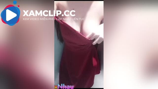 Váy hai dây đỏ show cặp bưởi to tròn trắng nõn