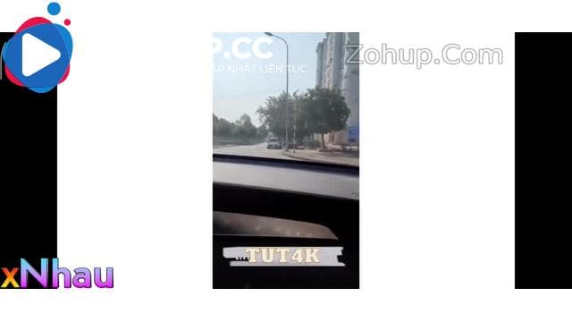Vừa chốt Mercedes, địt luôn e người mẫu xe trên oto để kí hợp đồng