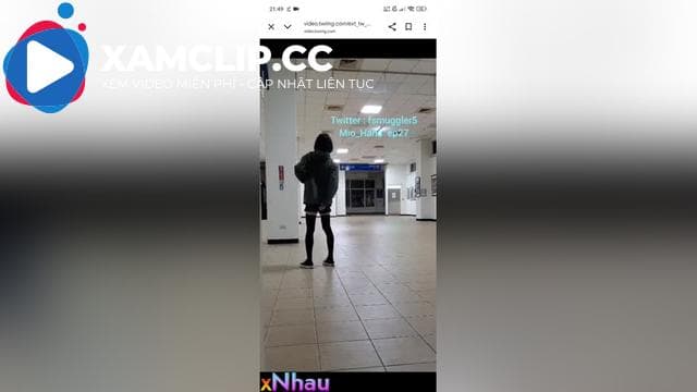 E gái lén đái ra chai r uống luôn nước tiểu trong bệnh viện