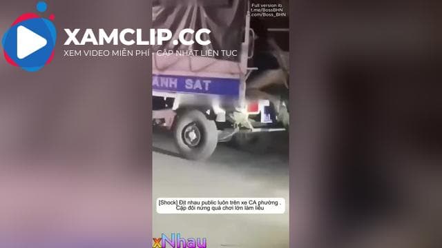 [Shock] Địt nhau public luôn trên xe CA phường . Cặp đôi nứng quá chơi lớn làm liều