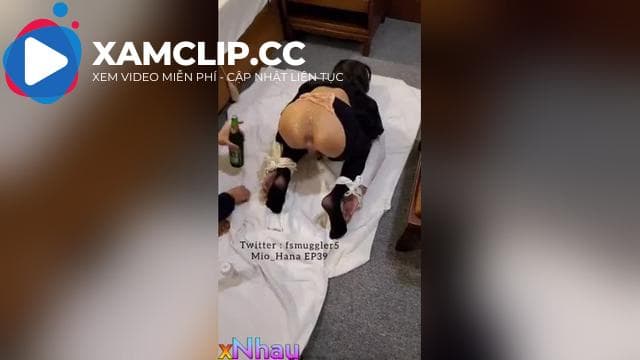 Súc vật e gái bị nhét cả chia bia bắn vào lỗ đít Bạo Dâm cực mạnh