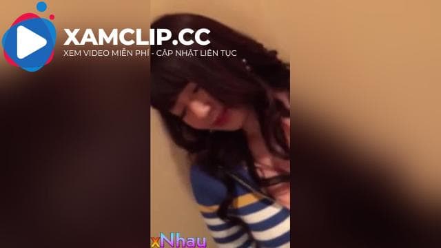 Lén vạch r bú vú con bạn thân trong quán trà sữa bị chủ quán phát hiện