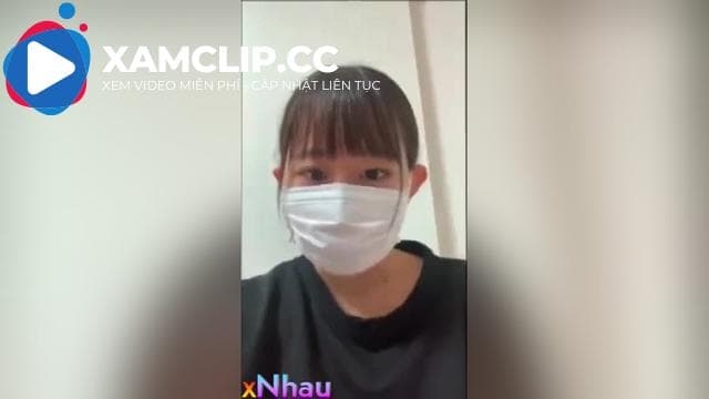 Đang bán bao ca su, e gái cởi đồ lấy sex toy thử bao ca su trên live luôn