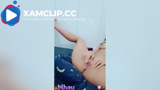 E bích Phương 08 vú to quá sệ thủ dâm bị bà mẹ phát hiện