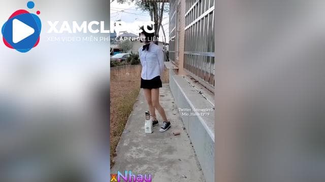 E học sinh lén bơm sữa vào đít xong ra đường bắn ra oto người lạ