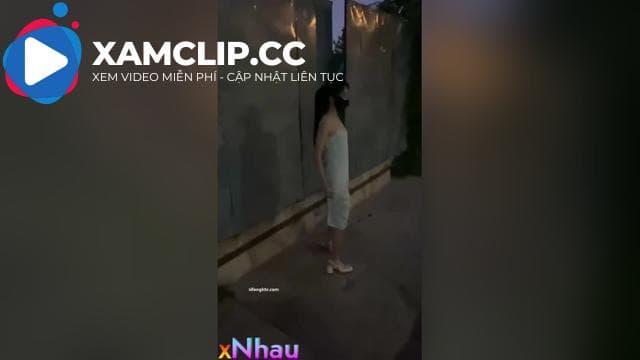 Phát hiện gái xinh không mặc quần lót ngoài đường