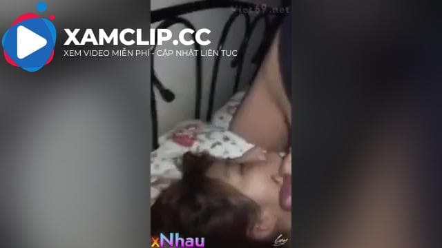Dợi bố mẹ ngủ lén sang phòng địt con em gái
