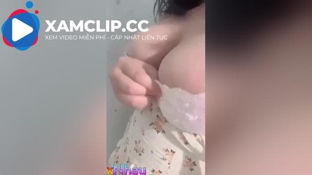 Chơi em ny vú to sướng hết cả buồi